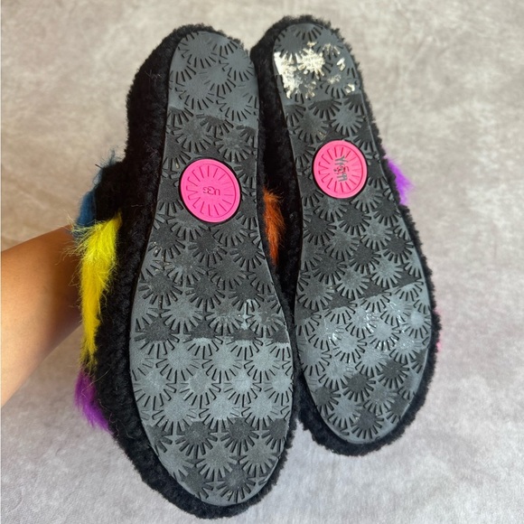 UGG Fluff Yeah Party Spots - Picture 2 of 8